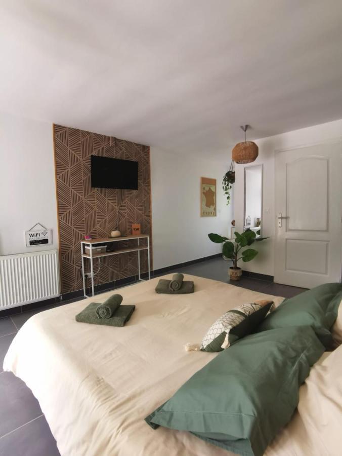 Bed and Breakfast Les Lits De L'Arz Malansac Exterior foto